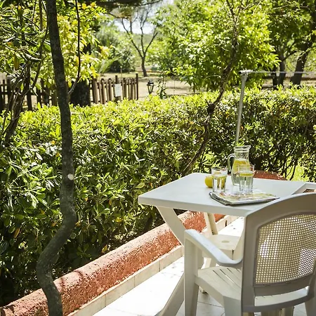 Ξενοδοχείο με διαμερίσματα δενδρολίβανο Μηνιά